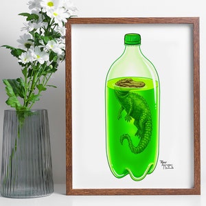 Signerat konsttryck: "Danger Dew" Alligator i en Mountain Dew-läskflaska Surrealistisk målning, Krokodil, Grön, Citronlime, AKA "2-liters Lurker"