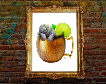 Podpisany wydruk artystyczny: surrealistyczny obraz „Moscow Manatee”, miedziany kubek „Manatee In Moscow Mule”, zielona limonka i mięta, koktajl „Sea Cow”, wódka, barek z wodą