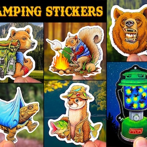 Pode incluir: Conjunto de seis adesivos com tema de acampamento, apresentando um urso com uma mochila, um esquilo assando um marshmallow, um urso com um marshmallow, uma tartaruga sob uma lona azul, um furão segurando um peixe e uma lanterna verde com vaga-lumes.
