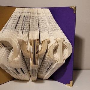 Omega Psi Phi Buchkunst, griechischer Buchstabe, 3D Buchskulptur, Büro oder Mantel Dekor, Schwesternschaft und Brüderlichkeit Geschenke