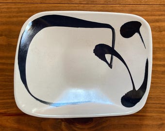 Vintage White and Navy Blue Sumi Pattern Pottery Bowl by Ann Mallory California