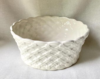 Vintage White Lattice Basketweave Ceramic Oval Planter