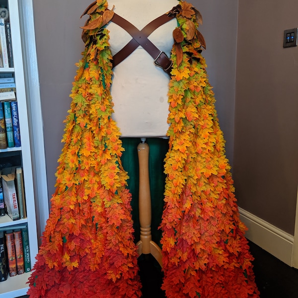 Autumn cloak with leather leaf and fungi details
