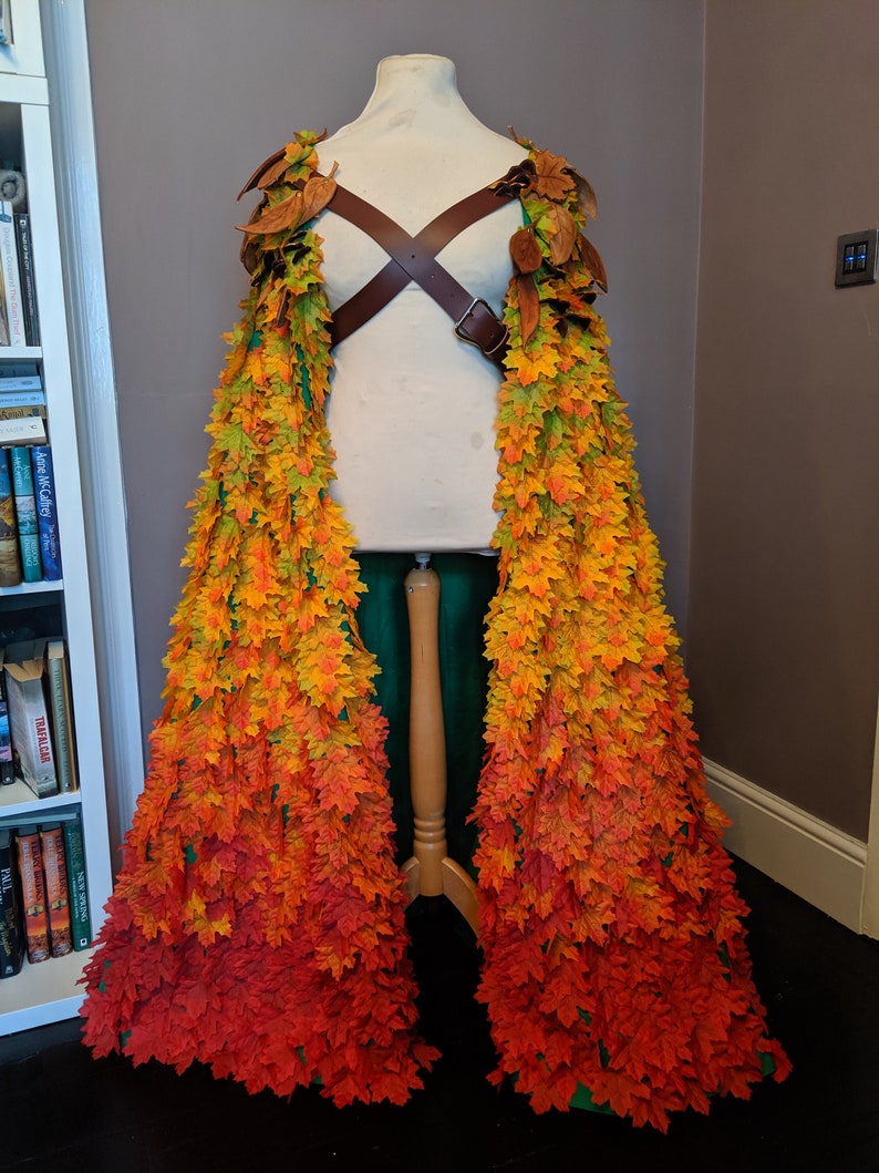Autumn cloak with leather leaf and fungi details
