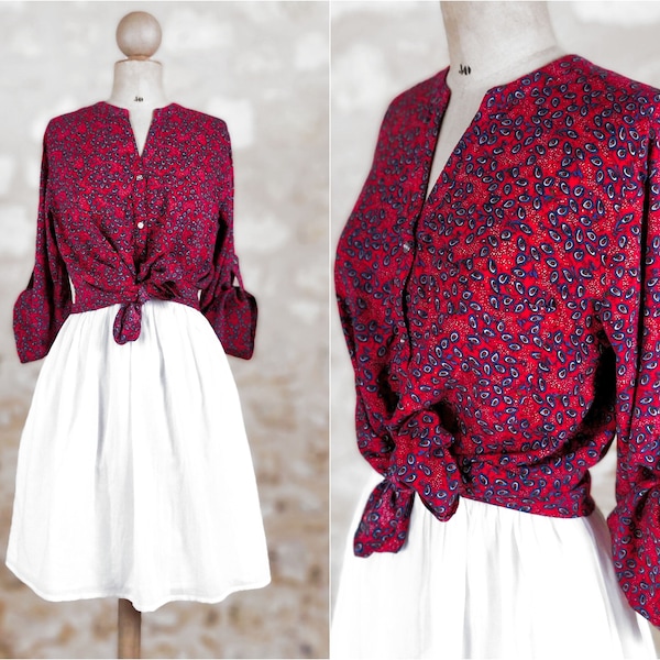 Rode bloemenblouse / soepelvallende blouse met knopen