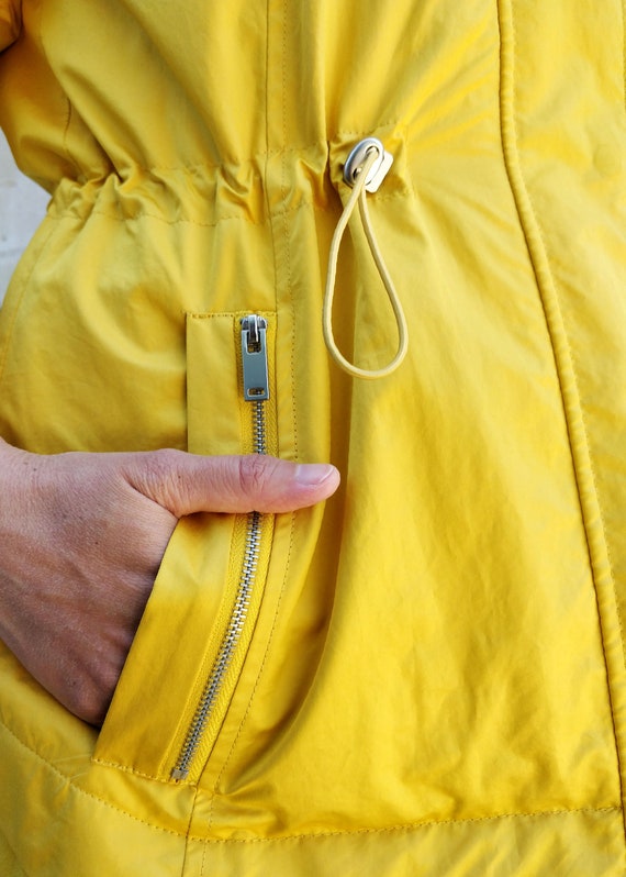 Hooded jacket / lined yellow jacket - image 4