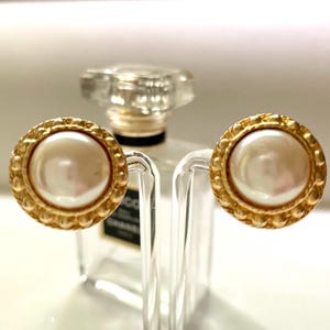 Kenneth Jay Lane Pearl Clip On Earrings Vintage Designer Jewelry