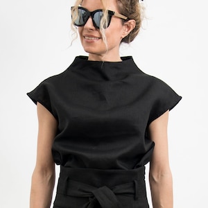 黒のリネン クロップトップ アバンギャルドな服、リネン ブラウス レディース 半袖、レディース リネン トップ、レディース ゴス シャツ