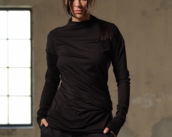 Blusa de viscosa negra de vanguardia, top de manga larga con diseño retorcido