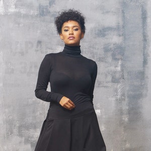 Schwarze Rollkragen Bluse, 90er Jahre Mock Neck Top, Schwarze Rollkragen Top, Extra Weicher Stoff, Geschenk für Sie