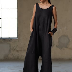 Tuta in lino nero, tuta a cavallo basso d&#39;avanguardia, tuta casual boho per donna, taglie comode disponibili, tuta harem lunga a gamba larga