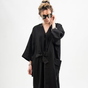 Schwarzes Leinenkleid mit Schleife, Damenbekleidung Leinenkleid, Schwarzes Leinen Kimonokleid, Japanisch inspirierter Kimono mit Gürtel