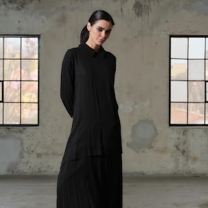 Vestido longo preto de viscose, Vestido preto assimétrico de vanguarda, Tamanhos grandes disponíveis, Vestido longo extravagante, Vestido formal de manga comprida