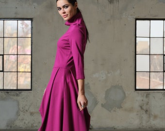 Avantgarde asymmetrische viscose jurk in fuchsia, Extravagante lange winterjurk, Slow fashion, Capsule garderobe, Duurzame kleding