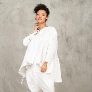 Witte linnen blouse dames linnen shirt met lange mouwen dames, asymmetrische linnen top plus size kleding voor dames, oversized shirt dames afbeelding 1