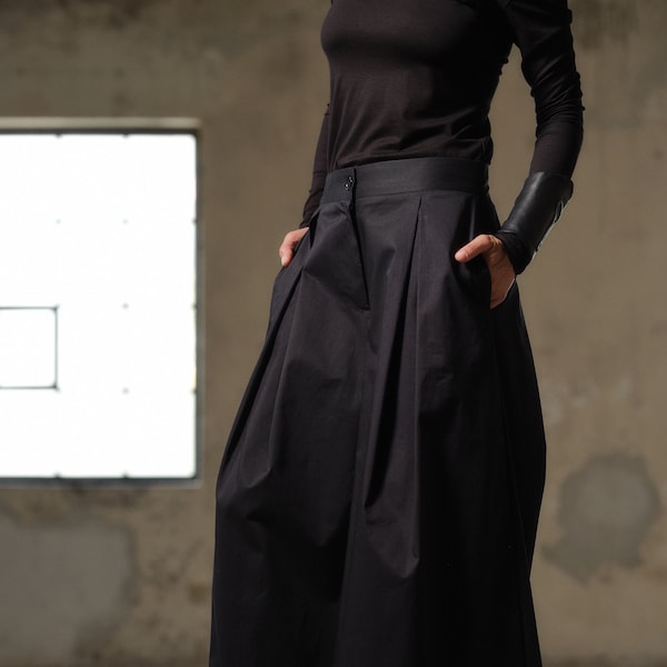 Pantaloni gonna in cotone nero, pantaloni palazzo a gamba larga abbigliamento biologico da donna, pantaloni neri stravaganti con pieghe da donna, moda lenta