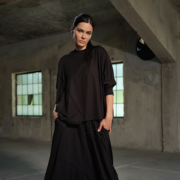Lässiges Set von Zwei - Hose mit tiefem Schritt und asymetrisches Top aus Viskose in Schwarz, Organic Damenkleidung, Slow Fashion