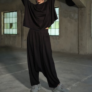 Casual set of two avant garde drop crotch pants and asymmetrical viscose top in black, Organic women's plus size clothing, Slow fashion zdjęcie 2