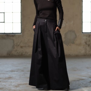 Pantalon jupe en coton noir, pantalon palazzo large femme vêtements bio, pantalon noir extravagant à plis femme, mode lente image 3