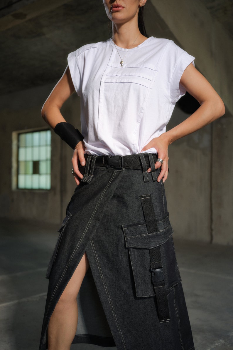 Long denim cargo skirt with low waist, Utility wrap skirt with cargo pockets, Black maxi denim skirt, Jean skirt, Techwear