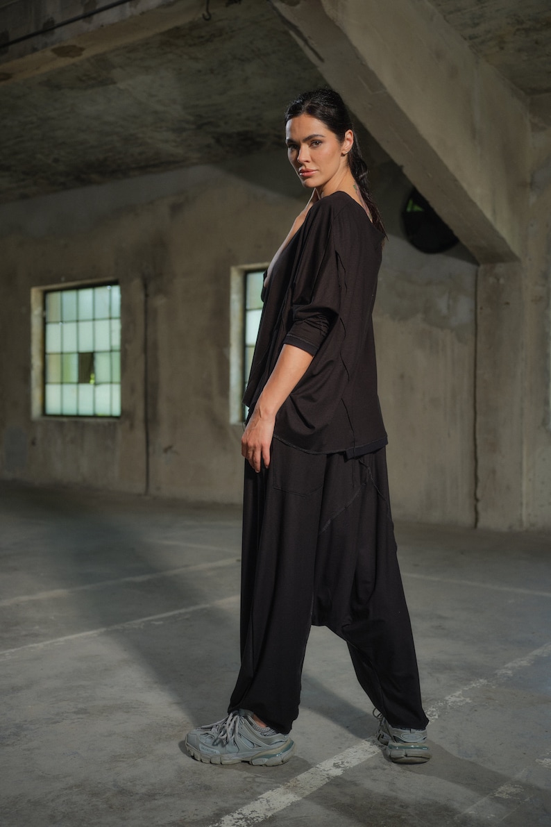 Casual set of two avant garde drop crotch pants and asymmetrical viscose top in black, Organic women's plus size clothing, Slow fashion zdjęcie 3