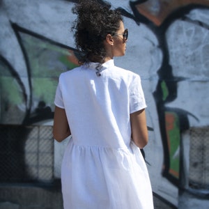 Vit linnetunika: Asymmetrisk kaftan sommartopp bild 6
