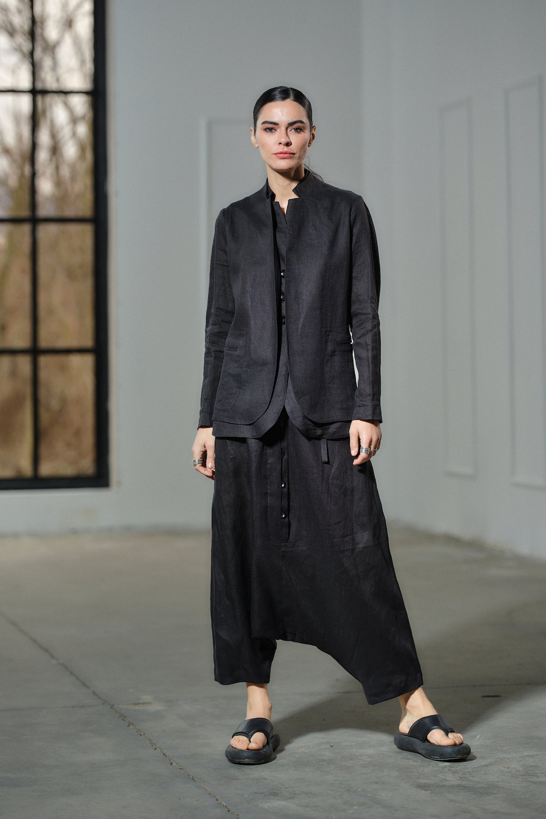 Zeitgenössischer Leinenblazer mit doppeltem Revers