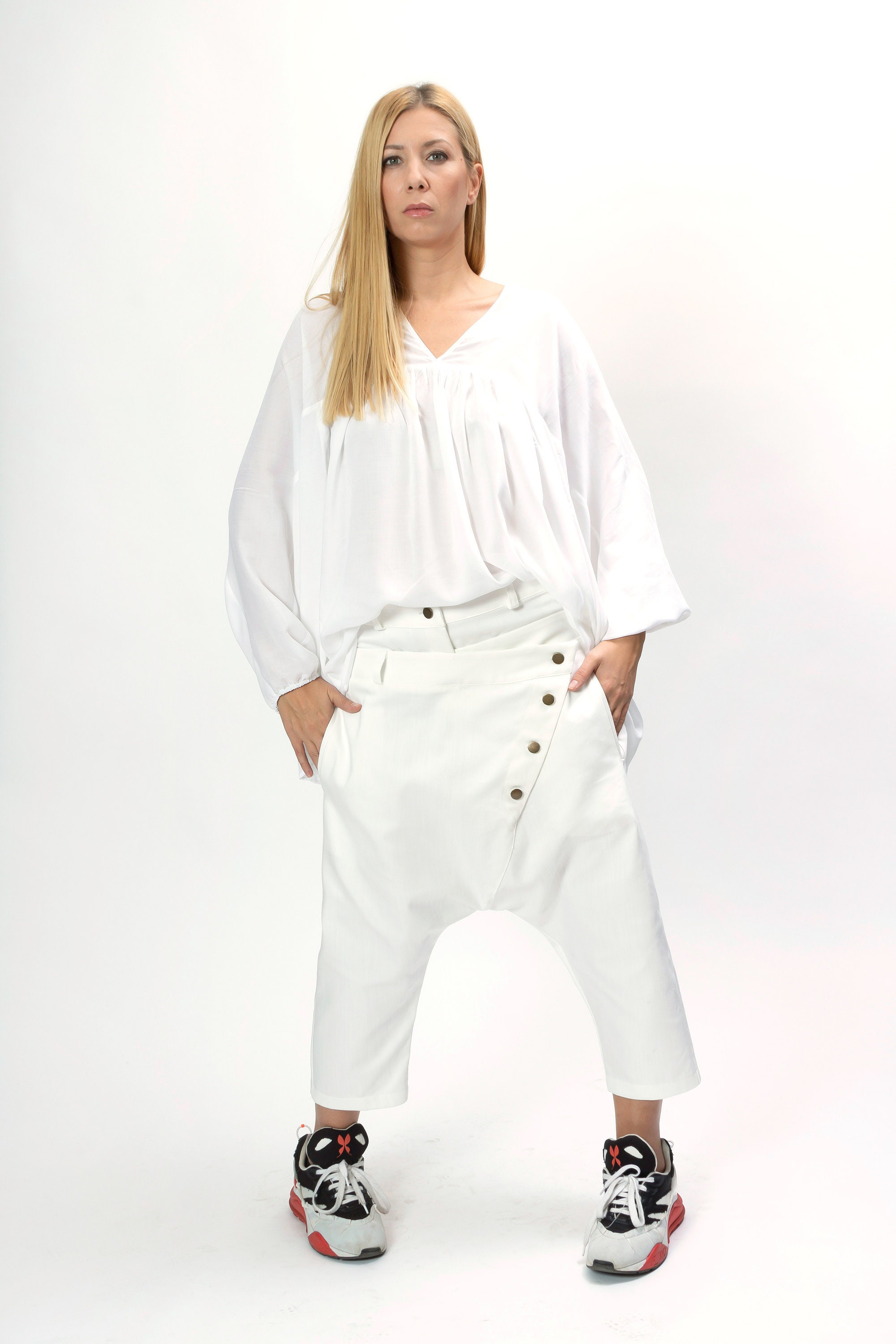 Pantalon en denim blanc pour femmes, pantalons Harem femmes, pantalons  Capri harem pour femmes, pantalons amples vêtements davant-garde pour  femmes - Etsy France