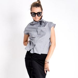 Black linen crop top avant garde clothing, Linen blouse women short sleeve, Womens linen top, Goth shirt for women image 9