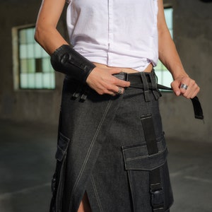 Long denim cargo skirt with low waist, Utility wrap skirt with cargo pockets, Black maxi denim skirt, Jean skirt, Techwear