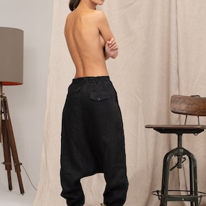 Zeitgenössische Leinenhose mit tiefem Schritt, Haremshose Damen, Avantgarde Leinenhose, Leinen Baggyhose Bild 5