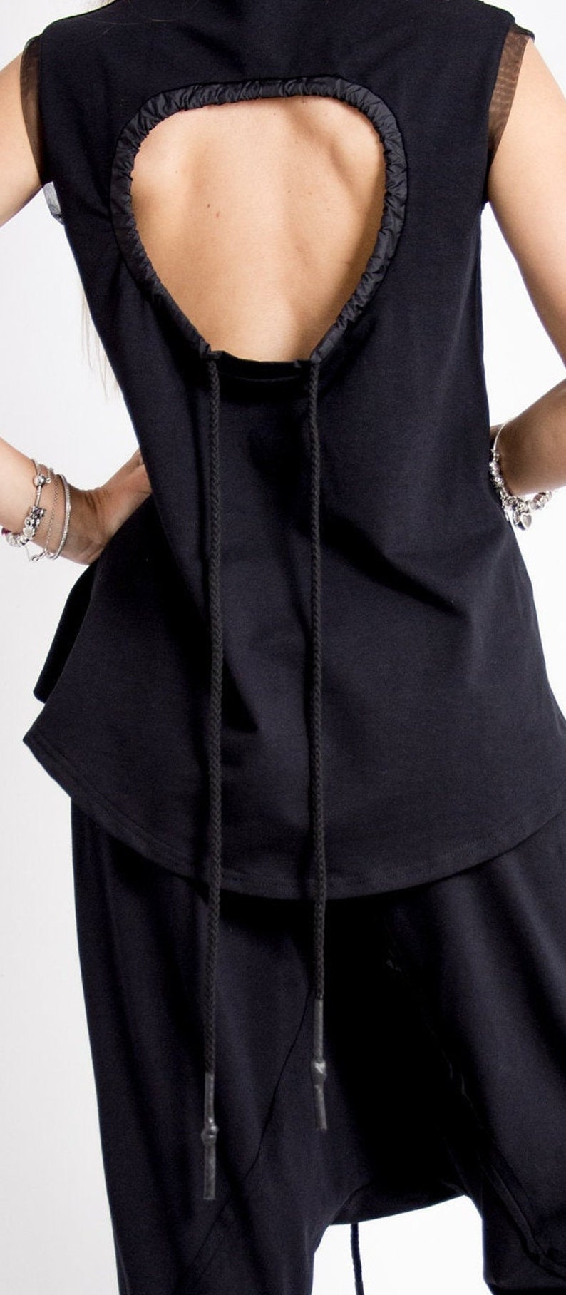 Women/'s organic top with a decorative cut Sleeveless blouse women Black cotton quilted top women
