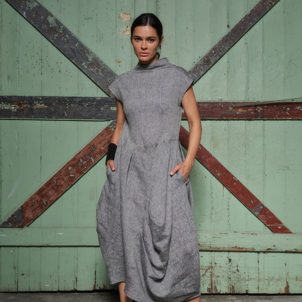 Vestido midi de lino gris jaspeado, estilo caftán globo asimétrico