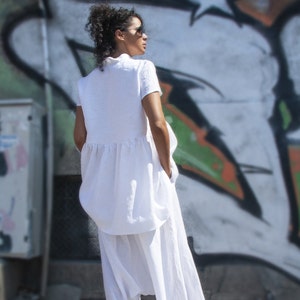 Vit linnetunika: Asymmetrisk kaftan sommartopp bild 9