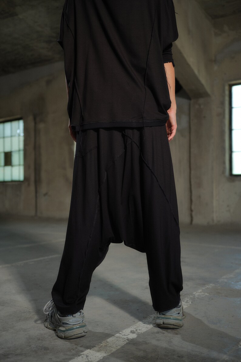 Casual set of two avant garde drop crotch pants and asymmetrical viscose top in black, Organic women's plus size clothing, Slow fashion zdjęcie 7