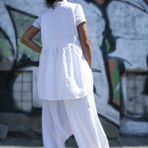 Vit linnetunika: Asymmetrisk kaftan sommartopp bild 7