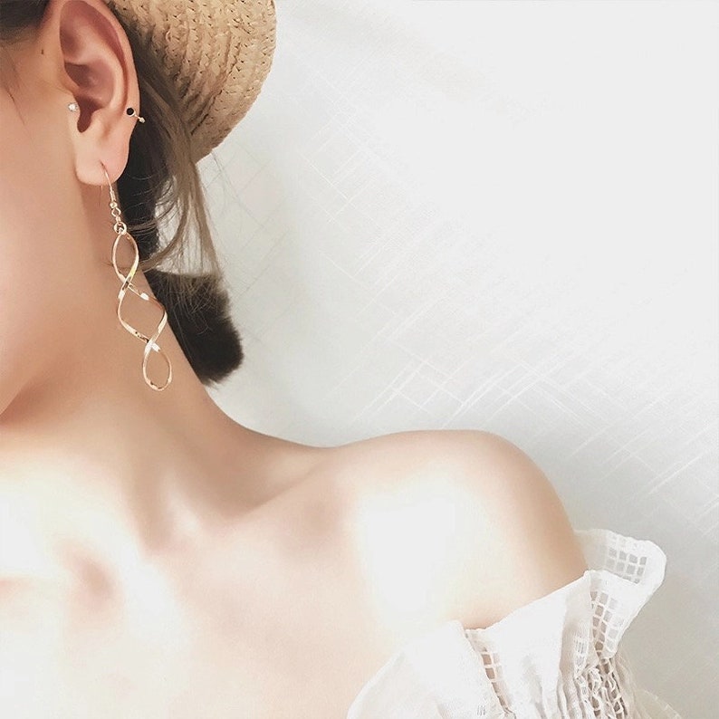Statement Earrings Gold Silver Long Spiral Twist Earrings everyday Earrings Long Spiral Earrings Minimalist Dangle Earrings
