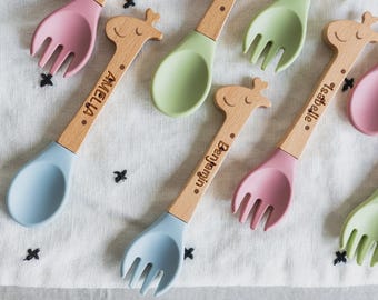 Personalized Baby Utensil Set: Giraffe Engraved Silicone & Beech Wood