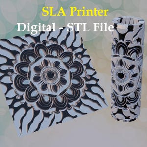 Può includere: File STL digitale per stampante SLA. L'immagine mostra un oggetto quadrato e un oggetto cilindrico con un design floreale dettagliato in nero, bianco e azzurro. Il testo "SLA Printer Digital - STL File" è visualizzato.
