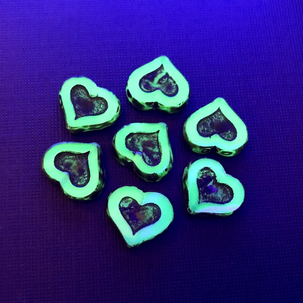 Uranium heart beads opaline turquoise picasso 14x12mm Czech glass yyy iptv