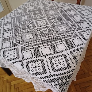 Handmade Filet Lace Round Table Cover with Scalloped Edge, Homemade Needle Embroidery White Lace Tablecloth, Unique Christmas Gift