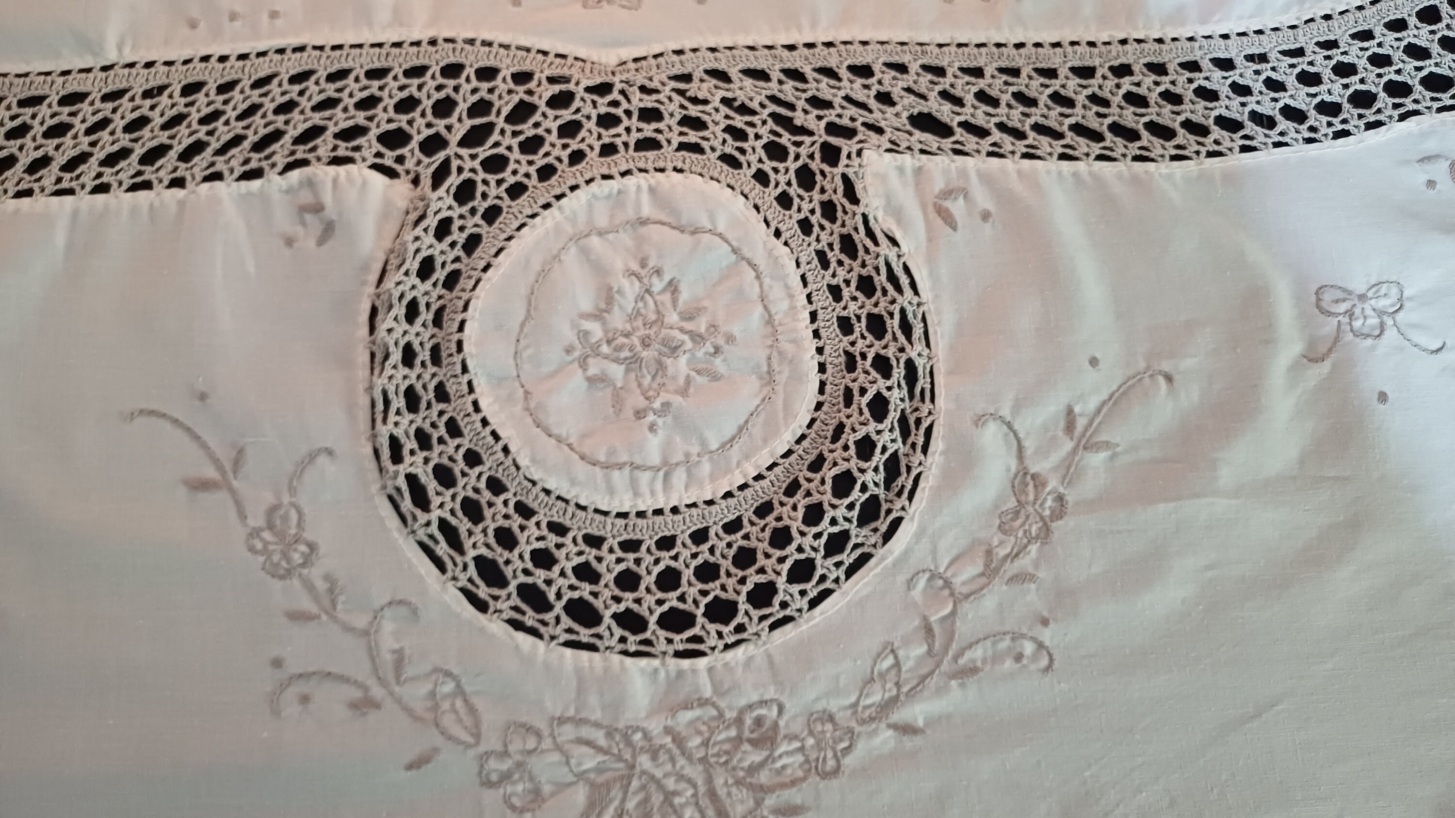 ヴィンテージ マデイラ刺繍テーブルクロス：グレーフローラルレース