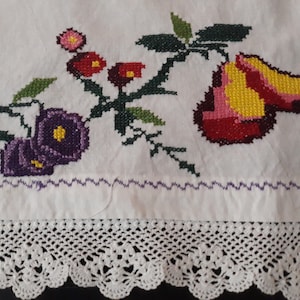 Vintage Fruit Embroidery White Turkish Tablecloth with Hand Crocheted Lace Trim / Ethnic Hand Embroidered Table Runner, Nomadic Decor