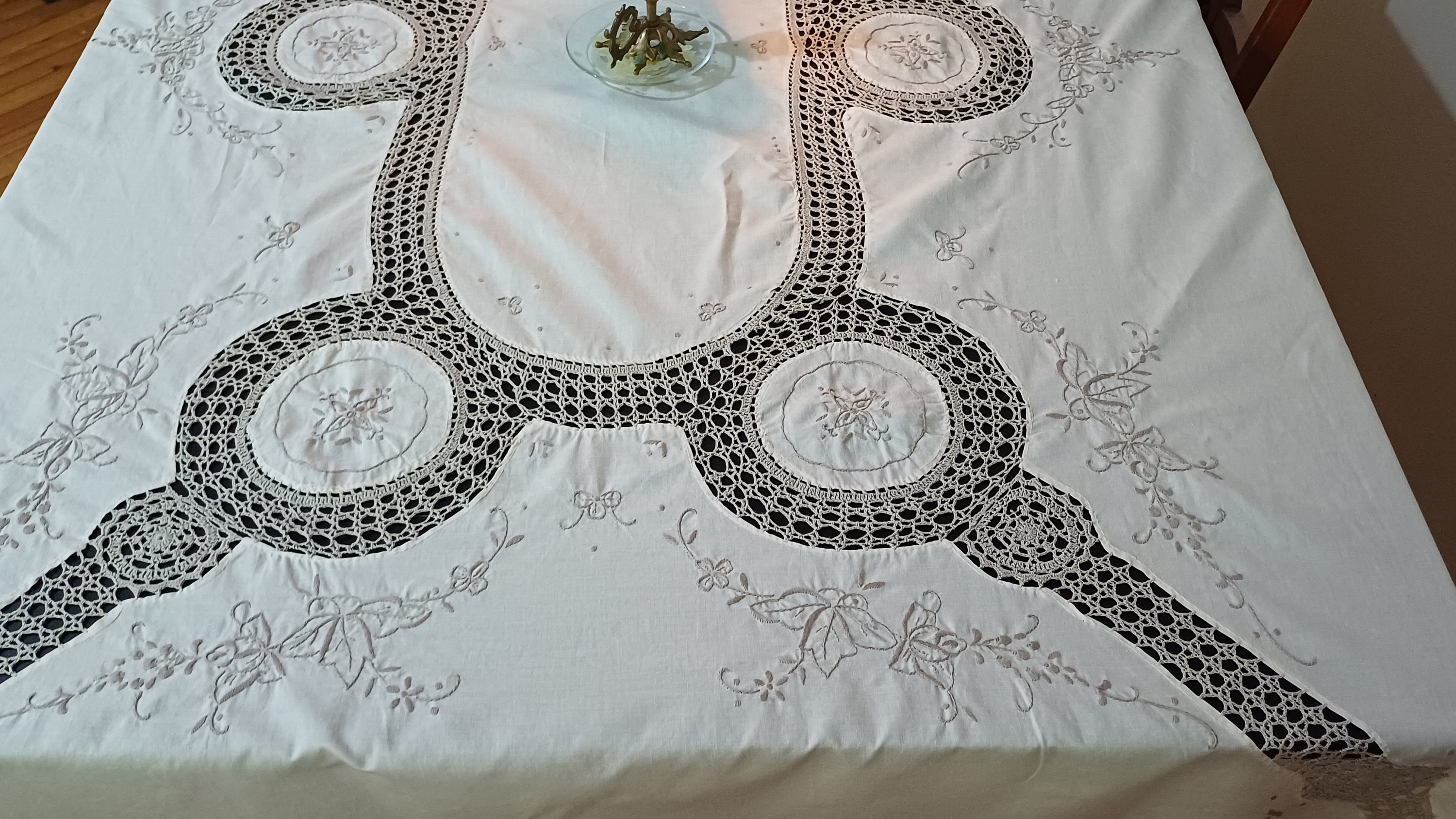 ヴィンテージ マデイラ刺繍テーブルクロス：グレーフローラルレース