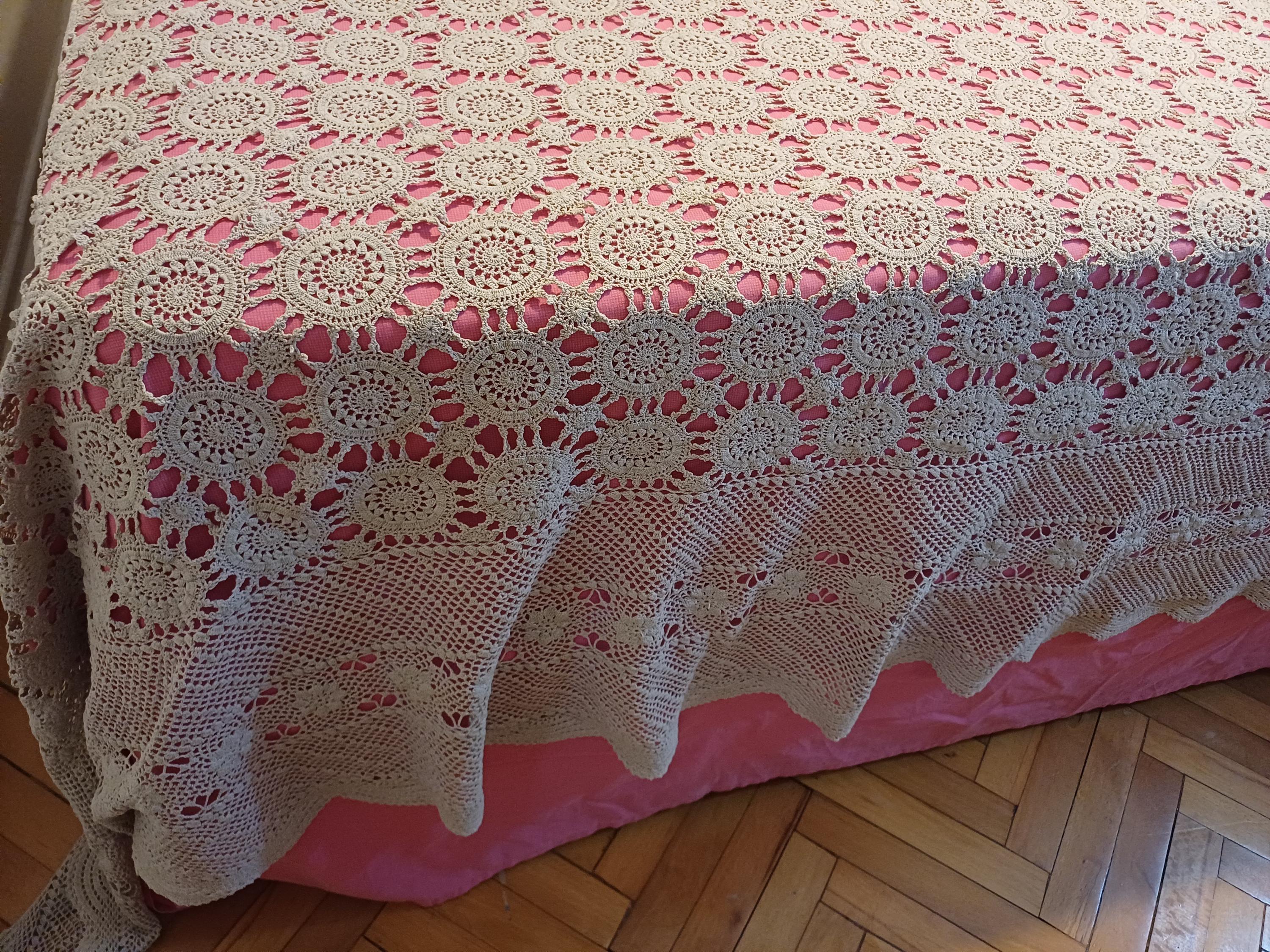 ヴィンテージベージュクロシェコットンベッドスプレッド：手編みレース