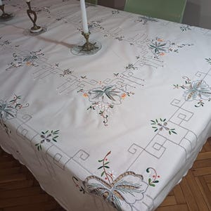 Antike Madeira Hand bestickte italienische Leinen Tischdecke mit Bogenkanten, handgefertigte Stickerei Elfenbein Tischdecke, Geschenk für Sie