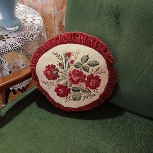 Unused Needlepoint Petit Point Roses Tapestry Round Cushion, Vintage Handmade French Aubusson Decorative Wool Throw Pilow Cover, Pillowcase