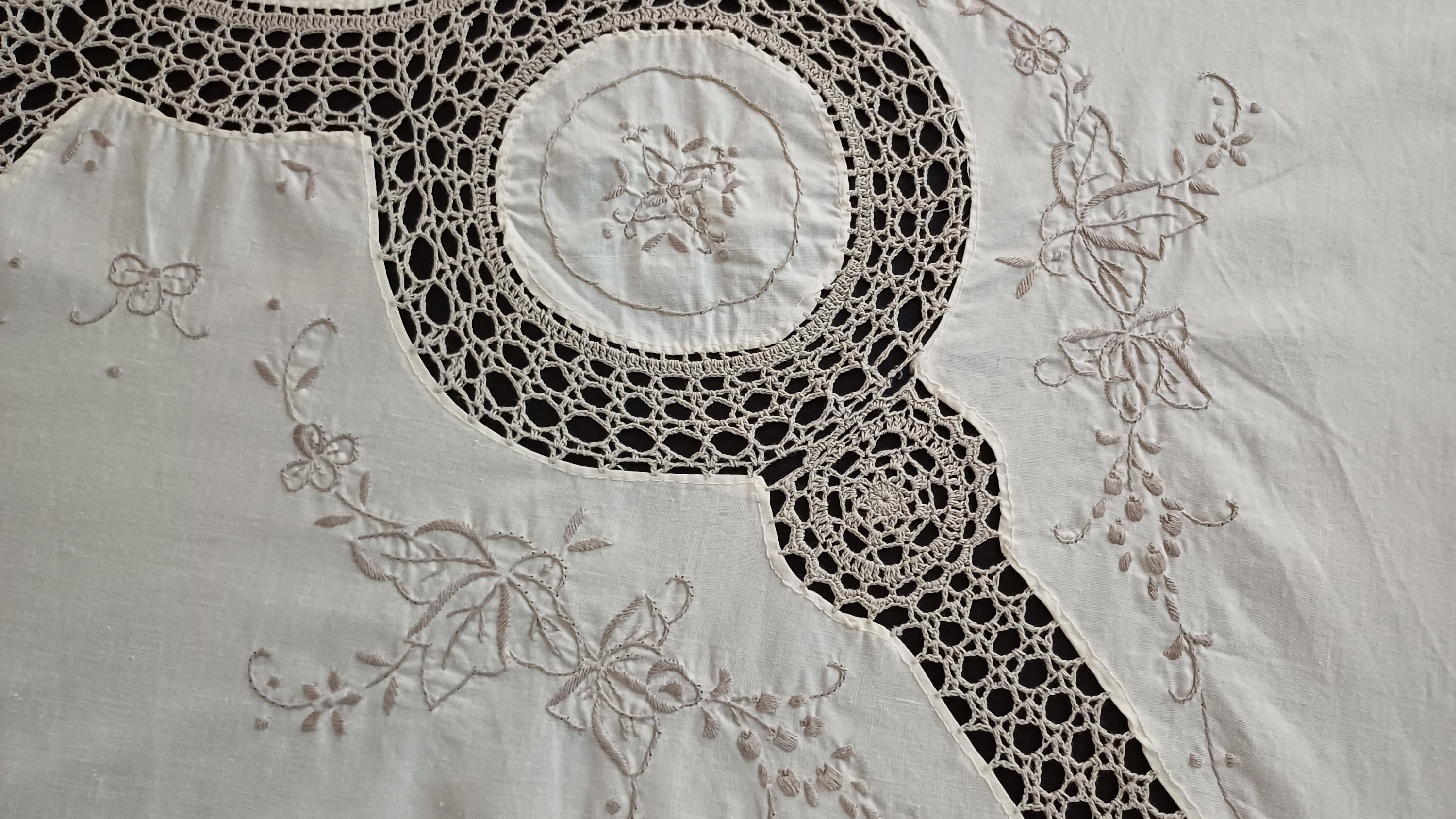 ヴィンテージ マデイラ刺繍テーブルクロス：グレーフローラルレース