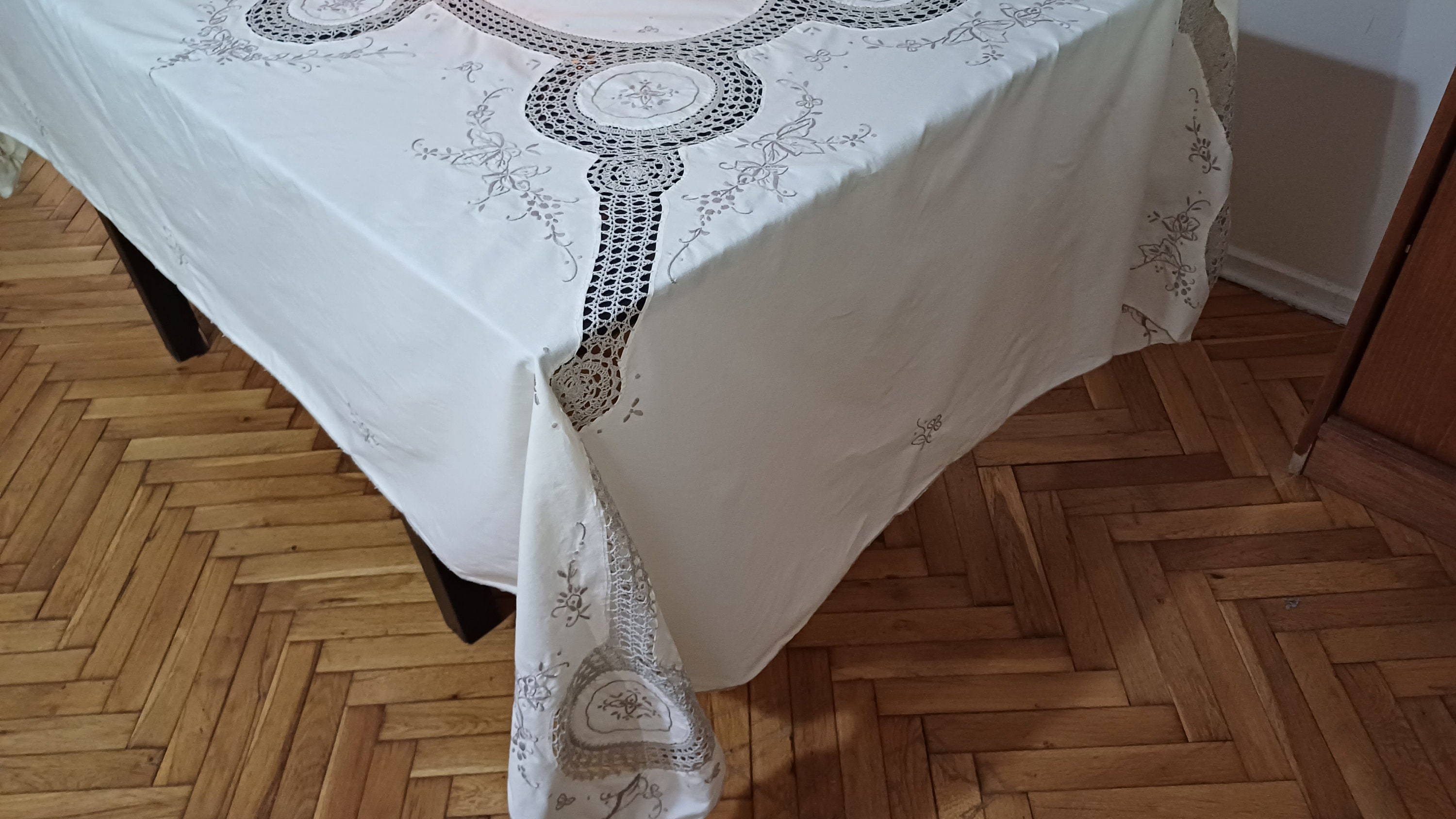 ヴィンテージ マデイラ刺繍テーブルクロス：グレーフローラルレース
