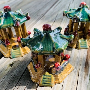 Hand-painted Ceramic Pavilion: Chinese Aquarium Decor